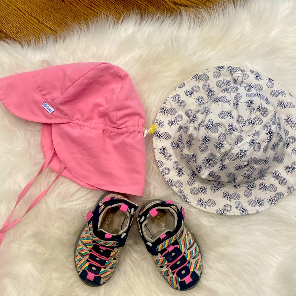 Girl’s 6 baby water shoes and two sun hats!